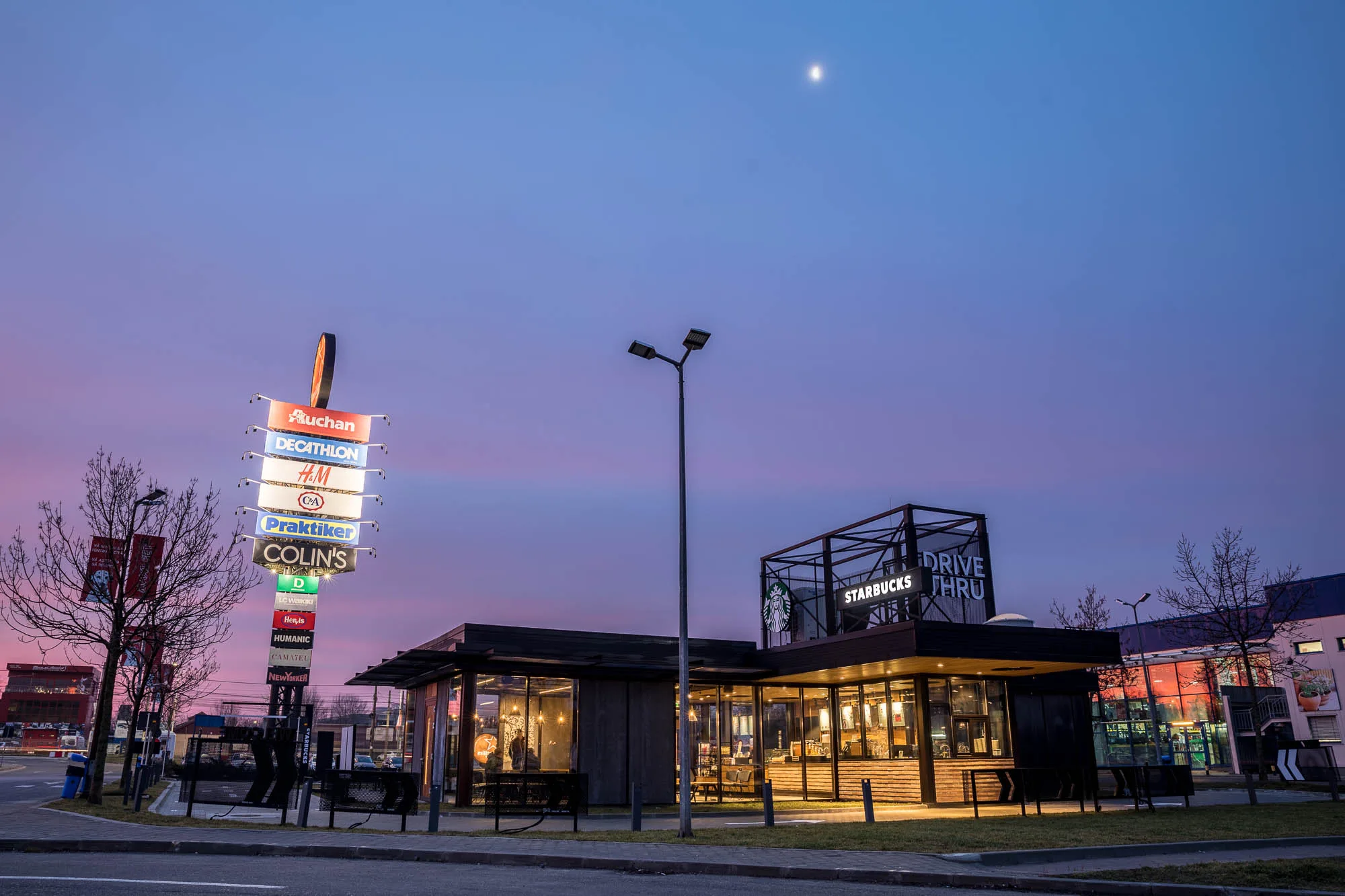 a Starbucks ROE Bucharest Militari DT 6