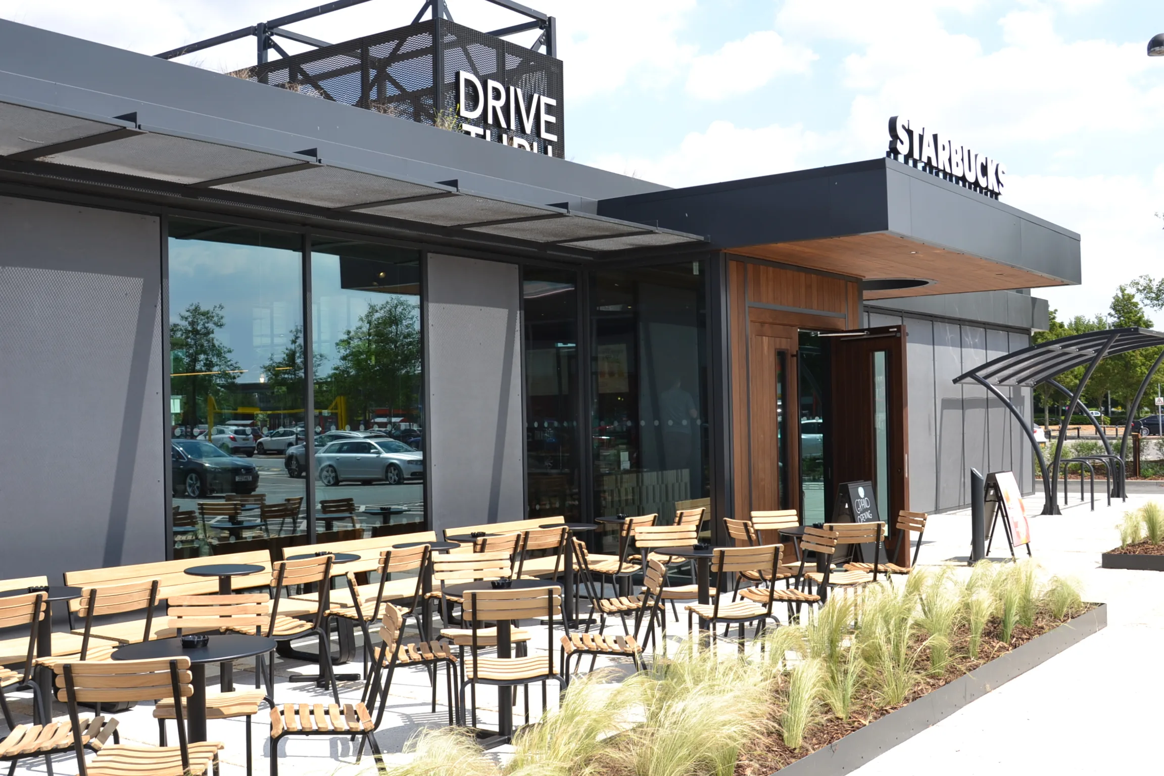 c Starbucks UK Yeading DT 2018 5