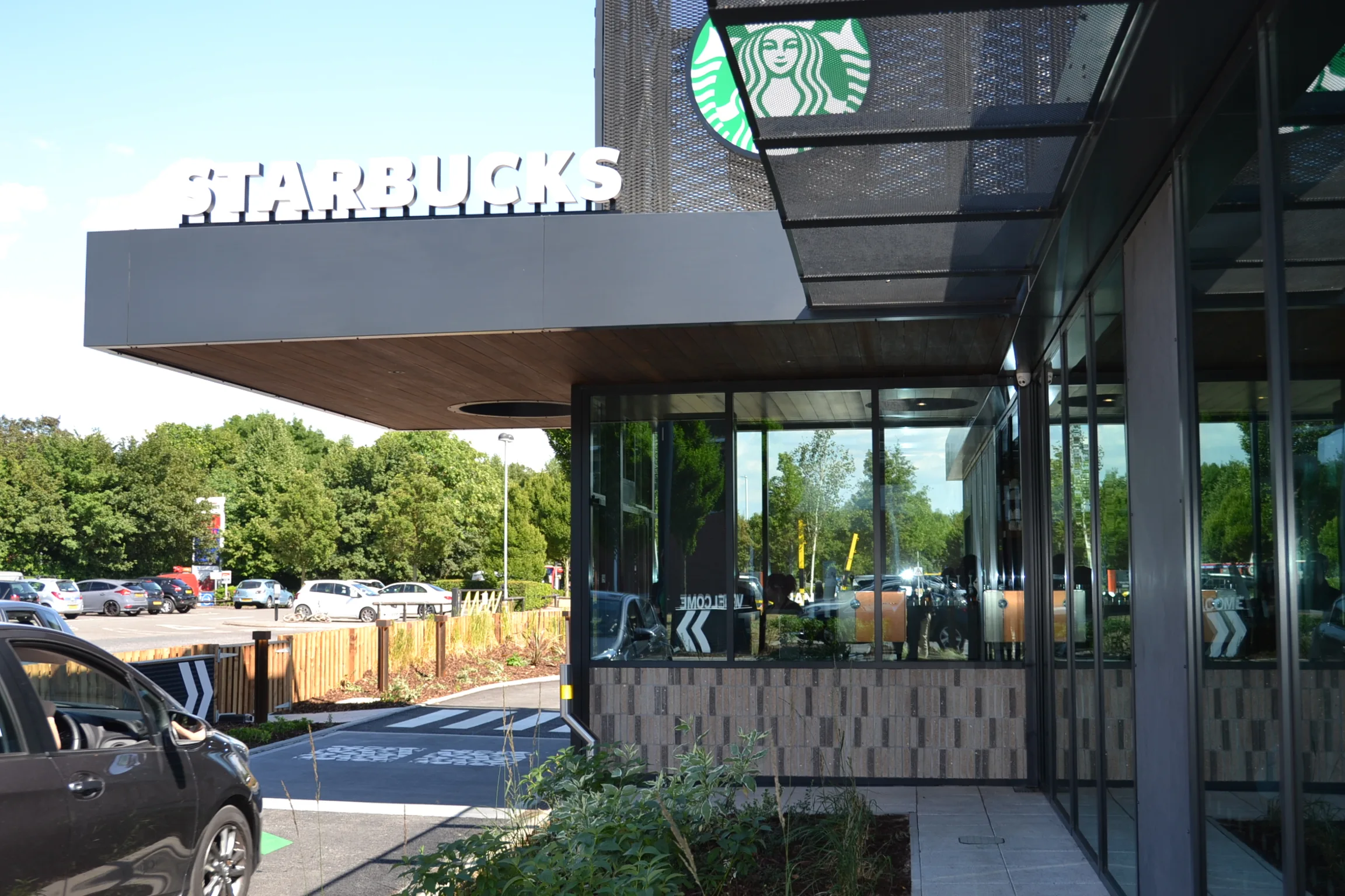 e Starbucks UK Yeading DT 2018 7
